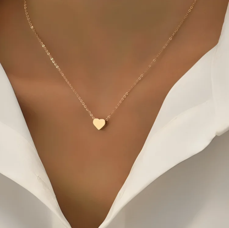 Golden Heart Pendant Necklace – Timeless Elegance