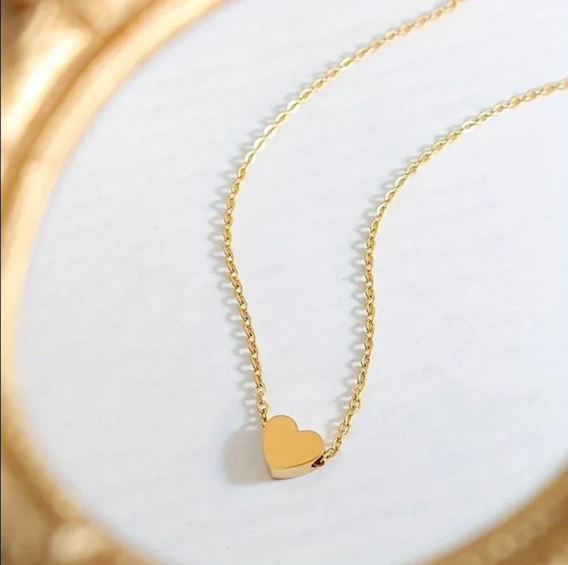 Golden Heart Pendant Necklace – Timeless Elegance
