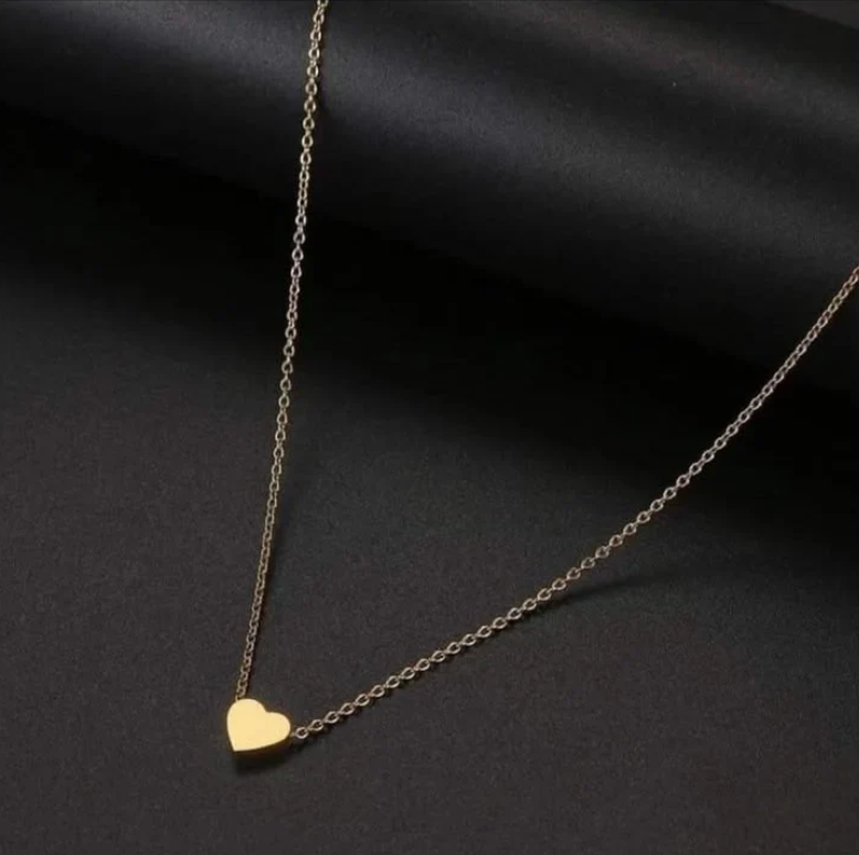 Golden Heart Pendant Necklace – Timeless Elegance