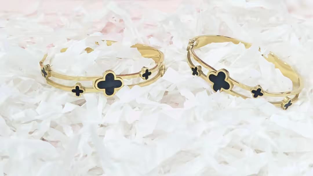 Gold Plated Clover Bracelet for Women – Luxury Stainless Steel Bangle with Black Enamel