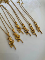 Elegant Gold Rose Pendant Necklace