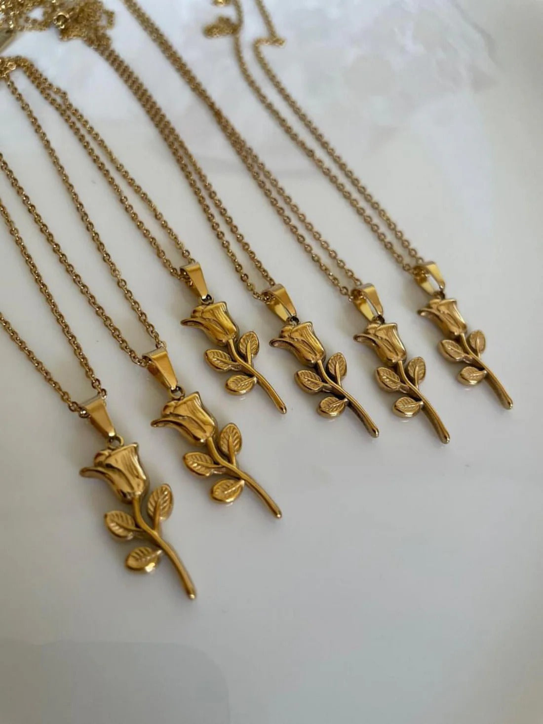 Elegant Gold Rose Pendant Necklace