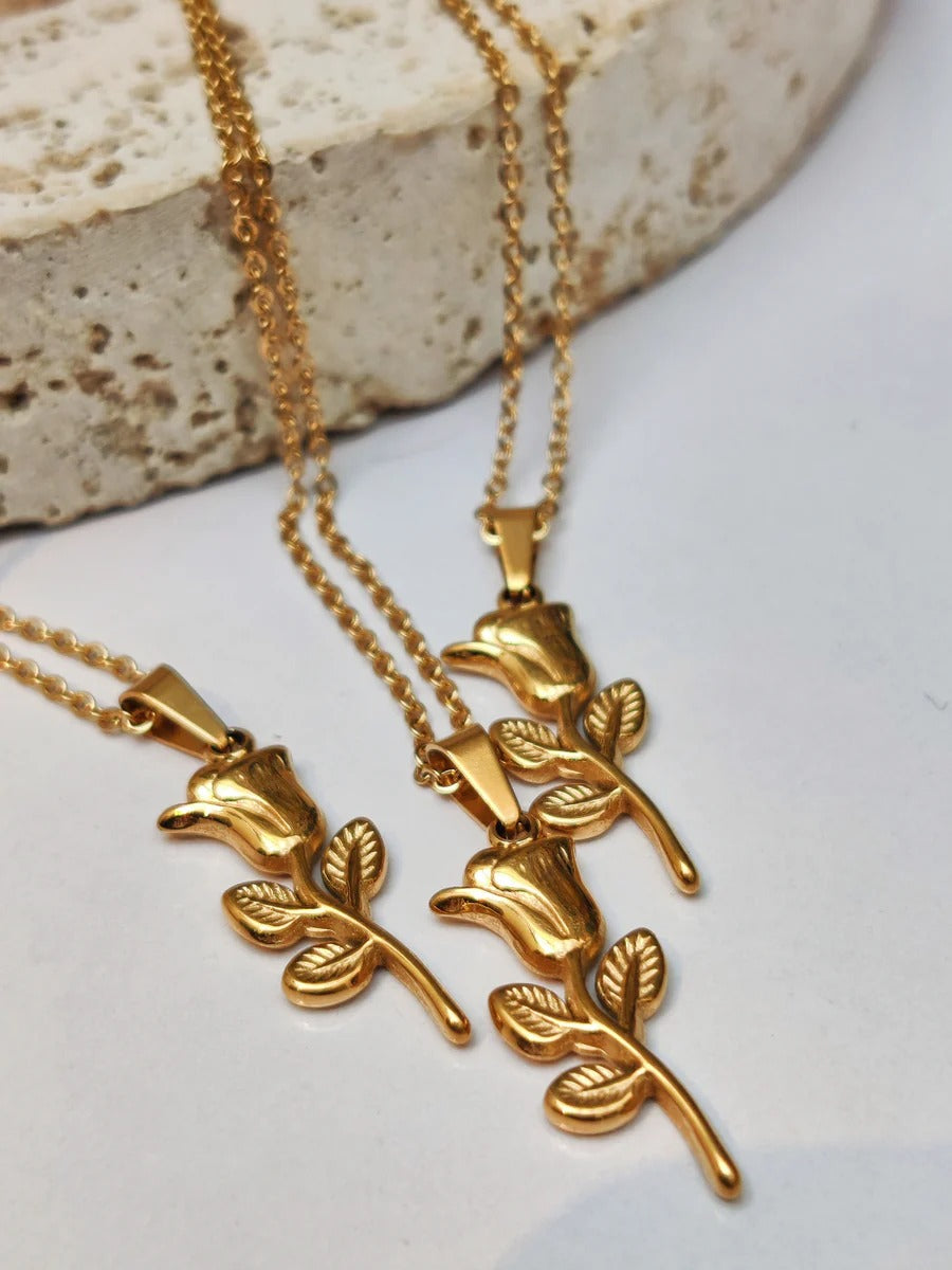 Elegant Gold Rose Pendant Necklace