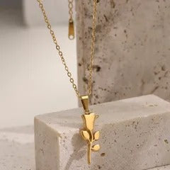 Elegant Gold Rose Pendant Necklace